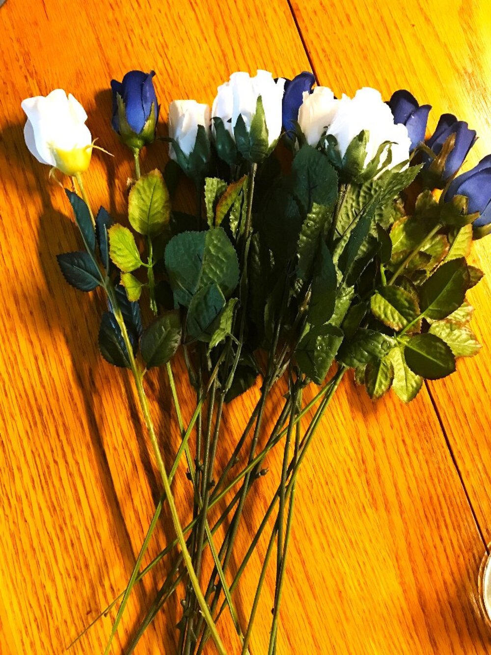 Bouquet 15 Silk Roses BLue White